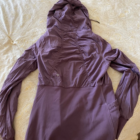 Reversible Lululemon dusty purple jacket size 6 like new - Picture 5 of 5